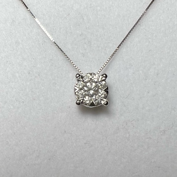 Beautiful .75 ct diamond pendant necklace with an 18 in 14k white gold box chain